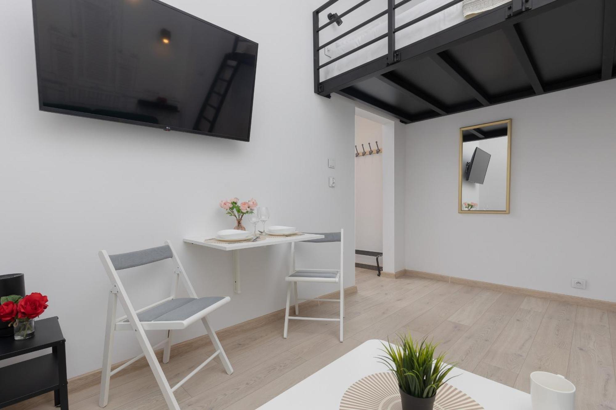 Aleja Wyzwolenia Studio with Mezzanine Warsaw Downtown by Noclegi Renters Exterior photo